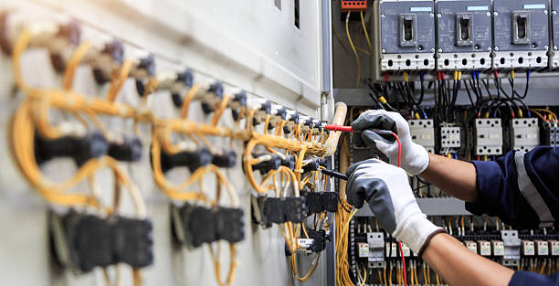 Professional Electrician technician working in Strafford, MO